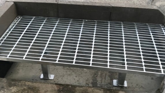 Platform grate